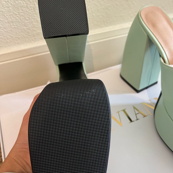 Chic Platforms - Picture 5 of 5